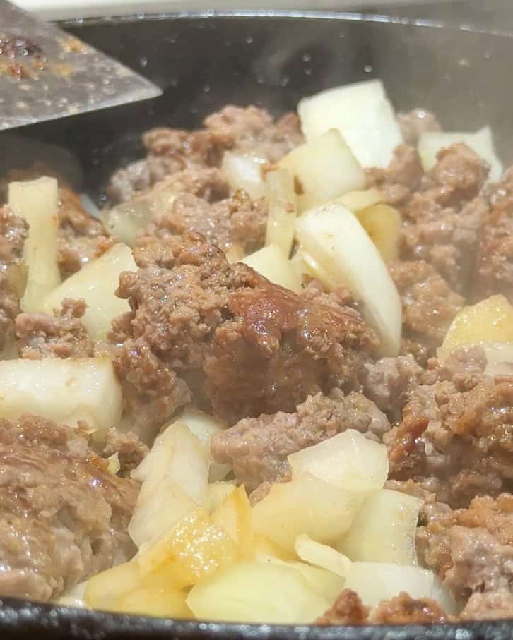 Frying the beef with onions.